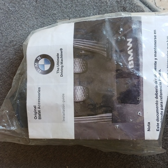 BMW factory floor mat,passenger side only,oyster gray,2004 325ci,New fastners - Picture 13 of 13